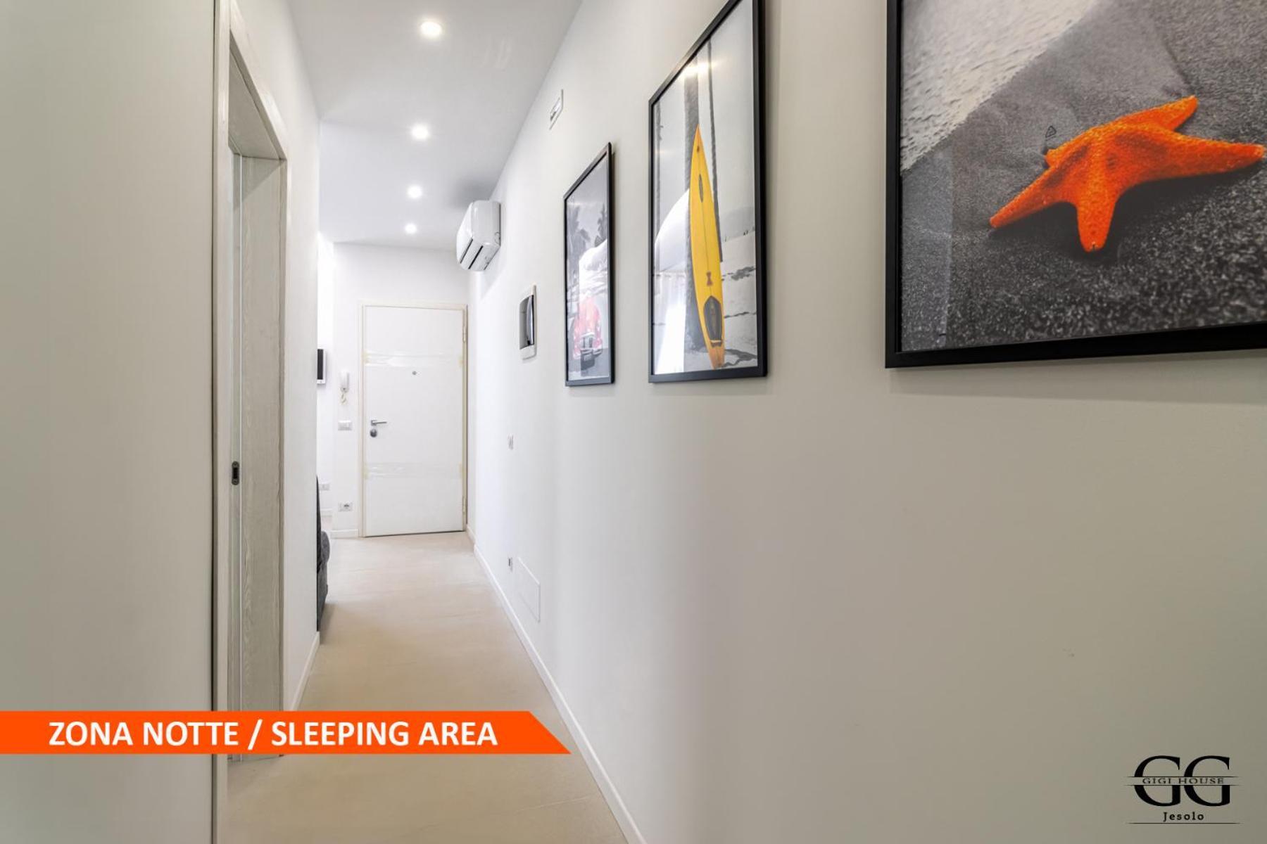 Gigi House -Appartamento Piazza Mazzini- 200M Dal Mare Лидо-ди-Езоло Экстерьер фото