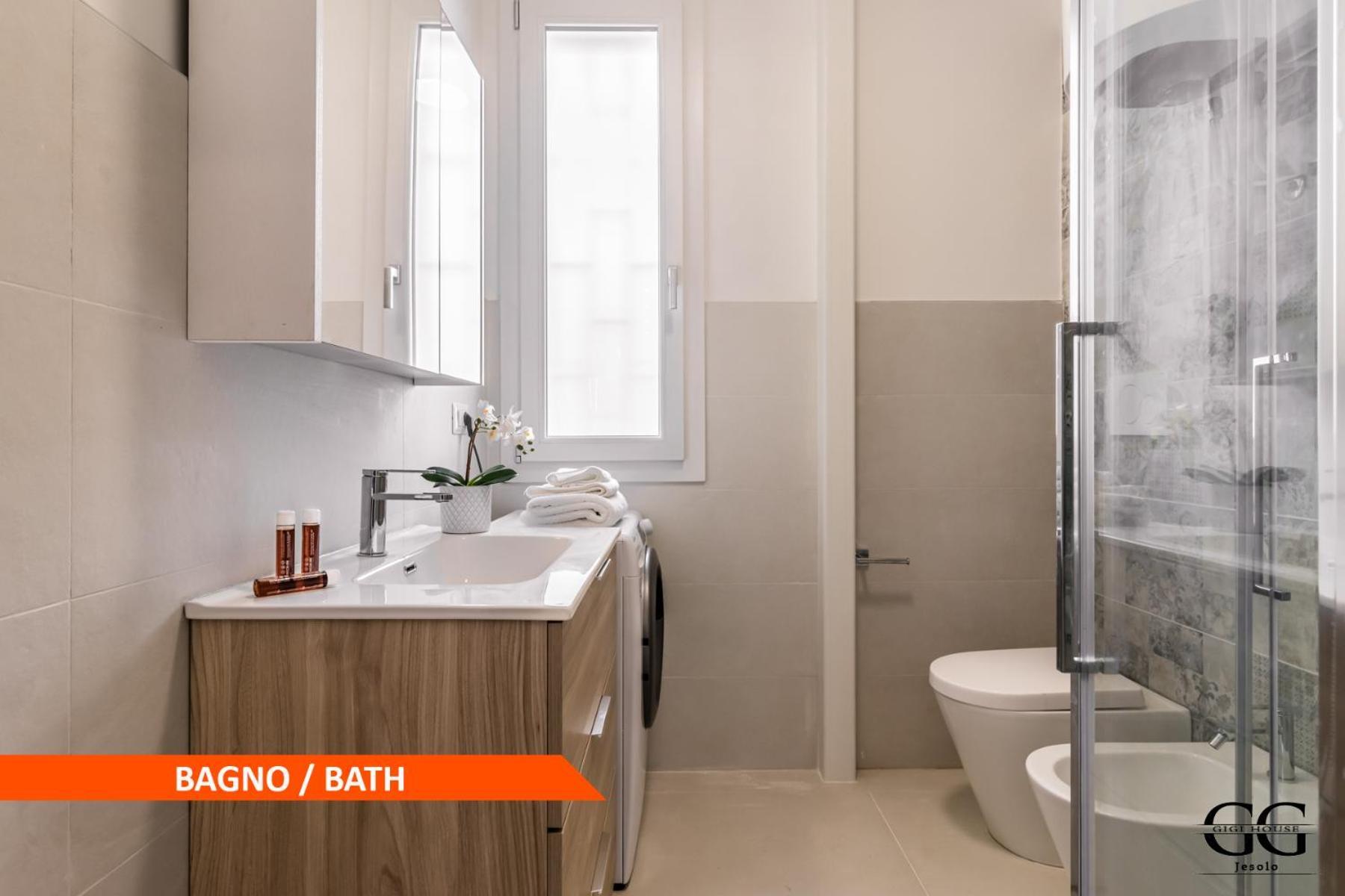 Gigi House -Appartamento Piazza Mazzini- 200M Dal Mare Лидо-ди-Езоло Экстерьер фото